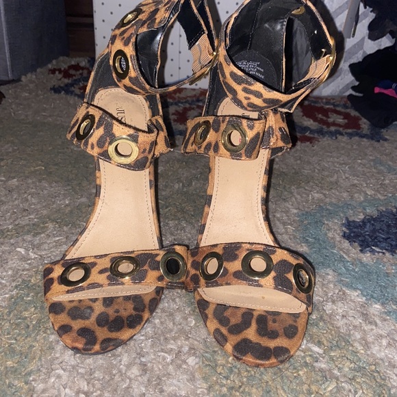 JustFab size 9 leopard print heels - Picture 2 of 6